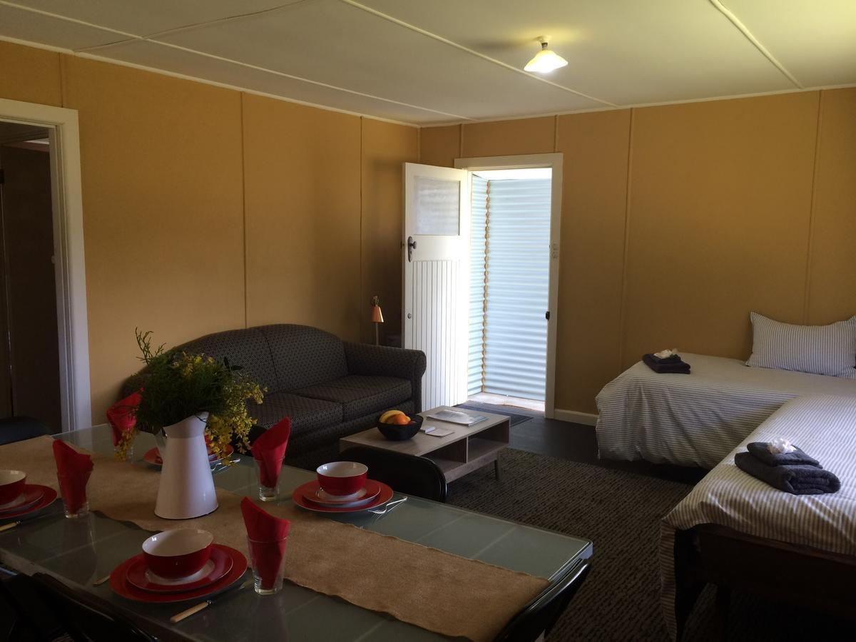 Farm stay Shearers' Quarters Rathmore Hollow Tree